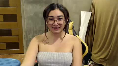 Snapshot of pia_worthsback chatting on 10.21.25 Pia online show from 10.21.25