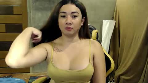 Snapshot of pia_worthsback chatting on 10.24.25 Pia online show from 10.24.25