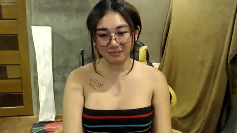 Snapshot of pia_worthsback chatting on 11.12.25 Pia online show from 11.12.25