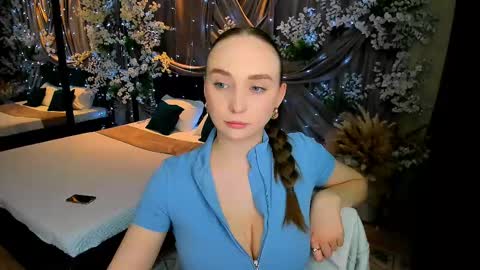 Emelie online show from 03.11.25