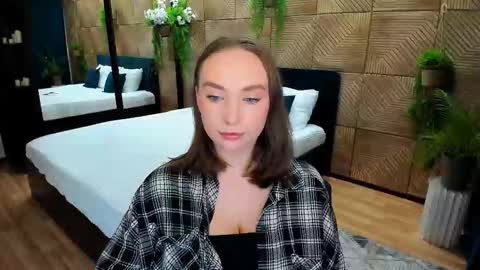 Emelie online show from 09.16.25