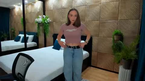 Emelie online show from 09.18.25