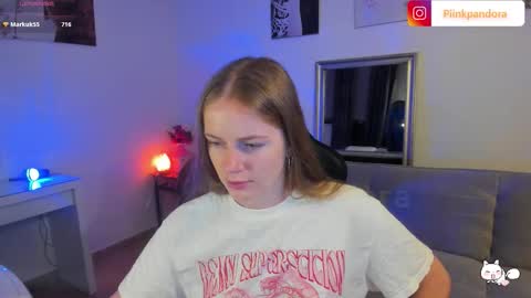 Snapshot of piinkpandora chatting on 10.06.25 PiinkPandora online show from 10.06.25