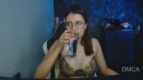 Snapshot of piixiie_d_oll chatting on 12.07.24 Andrea G online show from 12.07.24