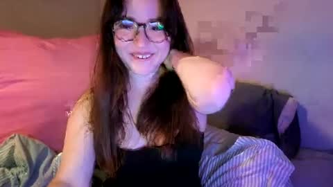 PilloGoddess online show from 07.03.26