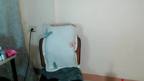 Snapshot of pinay_maxine chatting on 10.15.25 maxine online show from 10.15.25