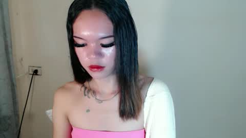 Snapshot of pinay_maxine chatting on 11.01.25 maxine online show from 11.01.25