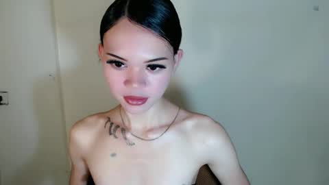 Snapshot of pinay_maxine chatting on 11.10.25 maxine online show from 11.10.25