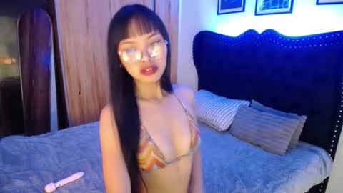 Snapshot of pinay_slutx chatting on 10.27.25 dee online show from 10.27.25