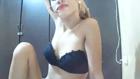 Snapshot of pinaysweet_couple chatting on 07.22.26 pinaysweet_couple online show from 07.22.26