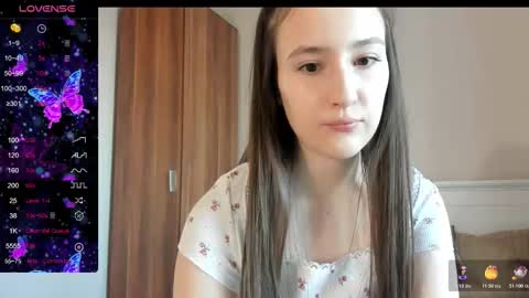 Snapshot of pingviluly chatting on 10.18.25 pingviluly online show from 10.18.25