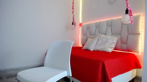 Snapshot of pink__tiffany chatting on 12.27.24 tiffany online show from 12.27.24