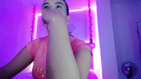 Snapshot of pink__tiffany chatting on 01.08.25 tiffany online show from 01.08.25