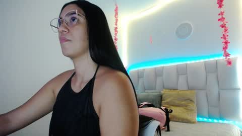 Snapshot of pink__tiffany chatting on 01.25.25 tiffany online show from 01.25.25