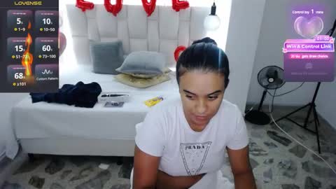 Snapshot of pink__tiffany chatting on 02.14.25 tiffany online show from 02.14.25