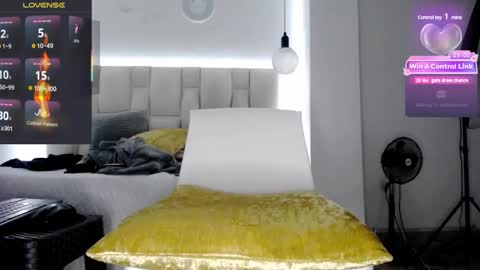 Snapshot of pink__tiffany chatting on 02.25.25 tiffany online show from 02.25.25