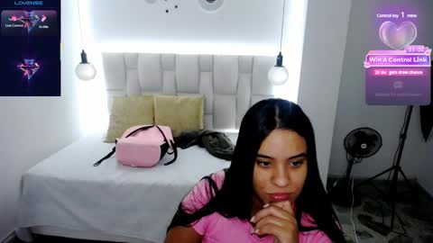 Snapshot of pink__tiffany chatting on 03.04.25 tiffany online show from 03.04.25