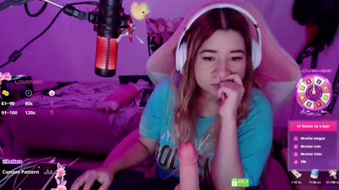 Snapshot of pink_girl0n chatting on 02.22.25 Kitty online show from 02.22.25