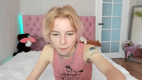 pink_lila18 online show from 09.15.25