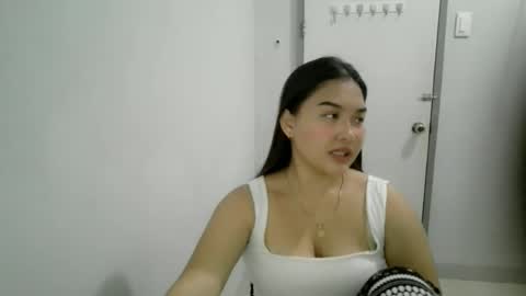Snapshot of pink_lilat chatting on 04.21.26 Baby online show from 04.21.26