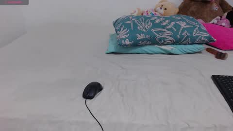 pink_love_25 online show from 12.21.25