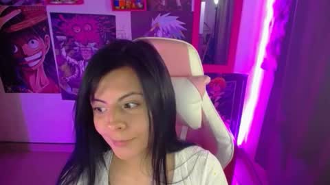 pink_yuii online show from 01.10.25