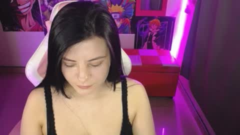 pink_yuii online show from 10.07.25