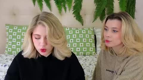 Snapshot of pinkadele chatting on 11.05.25 Adele online show from 11.05.25