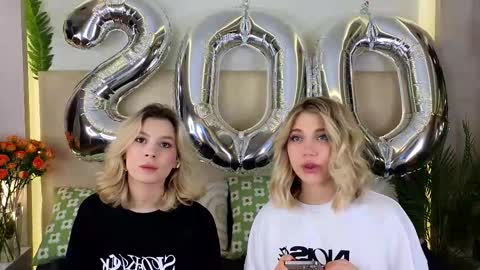 Snapshot of pinkadele chatting on 11.10.25 Adele online show from 11.10.25