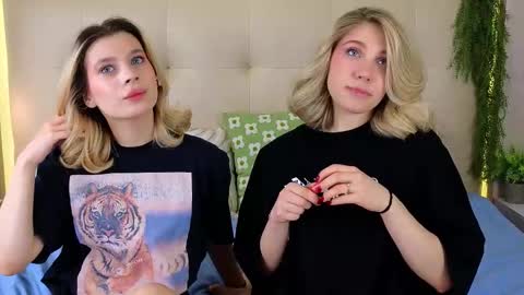 Snapshot of pinkadele chatting on 11.14.25 Adele online show from 11.14.25