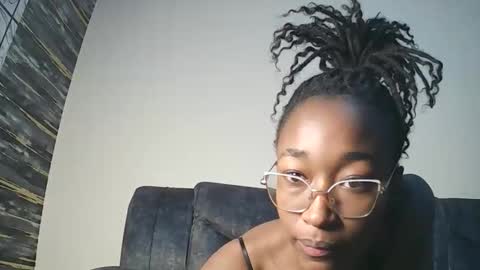 PinkyAura online show from 02.12.26