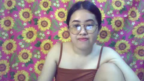 Snapshot of pinkish_shine chatting on 02.04.25 Hi its me shine online show from 02.04.25