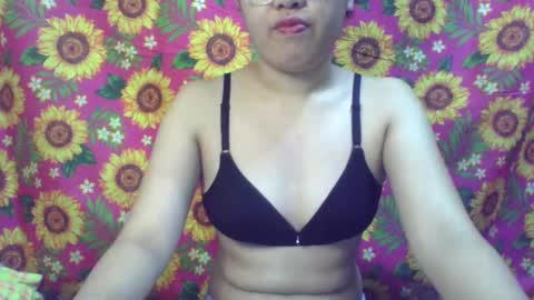 Snapshot of pinkish_shine chatting on 02.05.25 Hi its me shine online show from 02.05.25