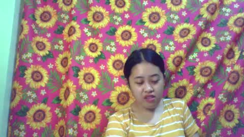 Snapshot of pinkish_shine chatting on 02.10.25 Hi its me shine online show from 02.10.25