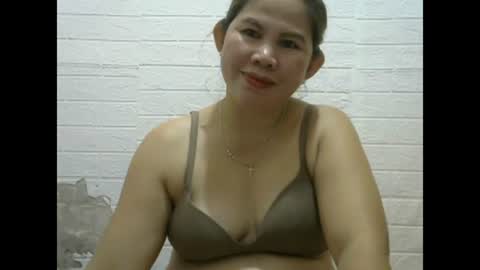 Snapshot of pinkishpusiemom18 chatting on 01.23.25 pinkishpusiemom18 online show from 01.23.25