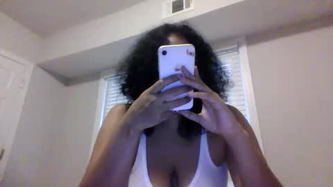 Snapshot of pinkmonae chatting on 12.28.24 pinksugar online show from 12.28.24