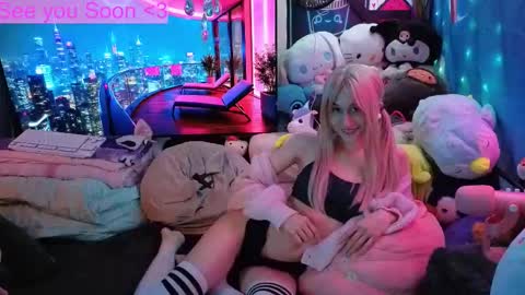 Gwenie online show from 10.26.25