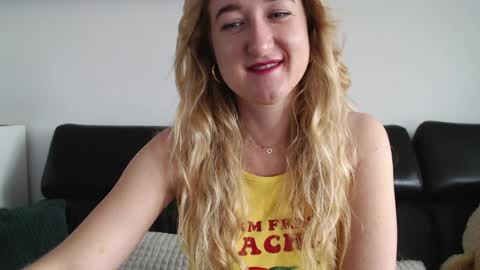 Snapshot of pinkpussyhere chatting on 04.09.26 Nice Women online show from 04.09.26