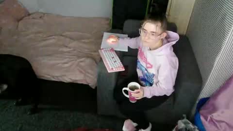 Snapshot of pinkwife97 chatting on 11.19.25 pinkwife97 online show from 11.19.25