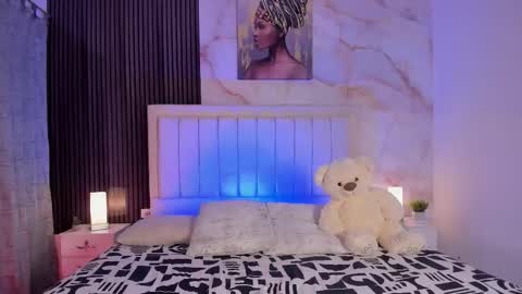 Snapshot of pinky_peach_ chatting on 10.05.25 Peachy online show from 10.05.25