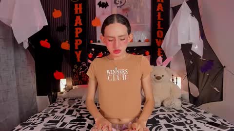 Snapshot of pinky_peach_ chatting on 10.16.25 Peachy online show from 10.16.25