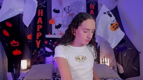 Snapshot of pinky_peach_ chatting on 10.27.25 Peachy online show from 10.27.25