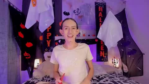 Snapshot of pinky_peach_ chatting on 11.03.25 Peachy online show from 11.03.25