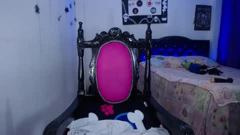 Snapshot of pinky_pinky_ chatting on 12.07.24 VIOLETA LOPEZ online show from 12.07.24