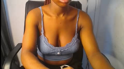 Snapshot of pinky_pussy68635 chatting on 10.04.25 Arena online show from 10.04.25