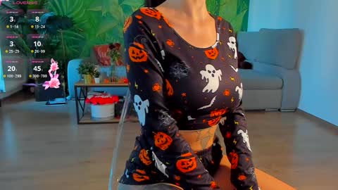 Snapshot of pinkyishere chatting on 10.30.25 Pinkyishere online show from 10.30.25