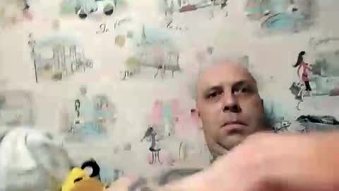 Snapshot of pinochet1982 chatting on 11.10.25 Maxwhite online show from 11.10.25