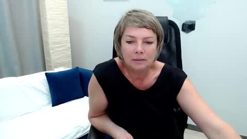 Snapshot of pion_s chatting on 09.16.25 Bella online show from 09.16.25