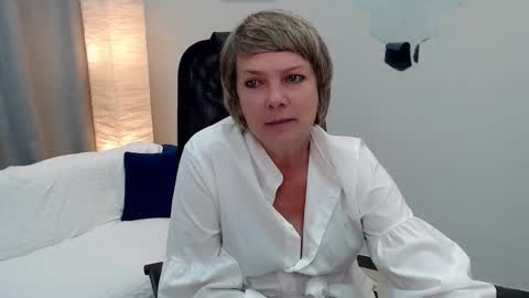 Snapshot of pion_s chatting on 09.19.25 Bella online show from 09.19.25