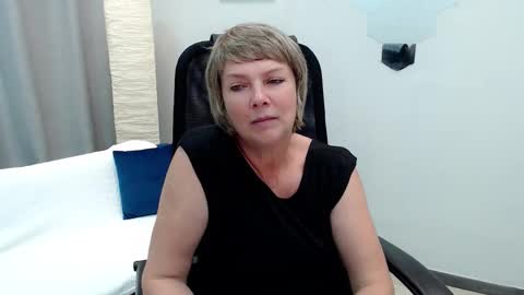 Snapshot of pion_s chatting on 09.22.25 Bella online show from 09.22.25